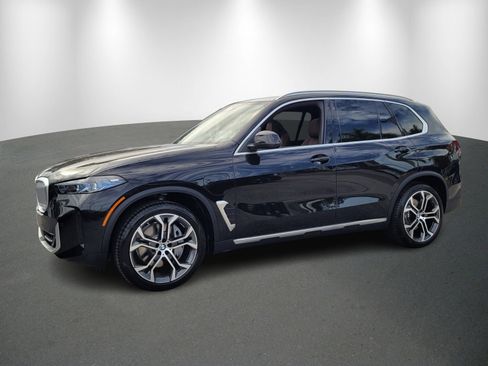 New 2026 BMW X5 xDrive50e w/ Executive Package image 3