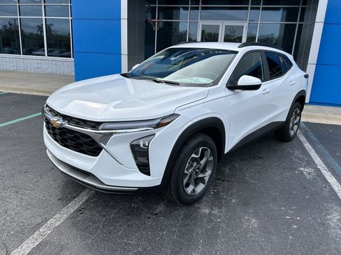 New 2025 Chevrolet Trax LT w/ Driver Confidence Package image 5