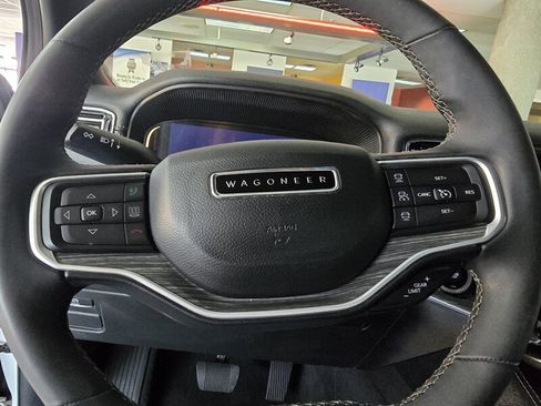 Used 2023 Jeep Wagoneer L Series III RWD image 27