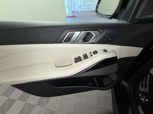 Used 2021 BMW X5 xDrive40i w/ M Sport Package image 15