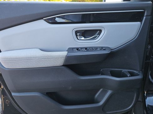 Certified 2023 Honda Pilot LX image 14