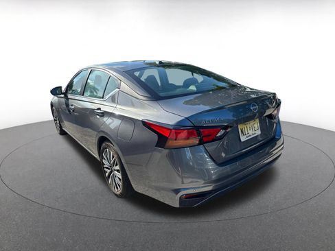 Used 2025 Nissan Altima 2.5 SV FWD image 4