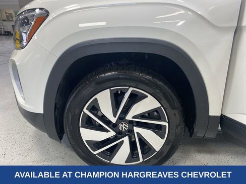 Used 2024 Volkswagen Atlas SE image 41