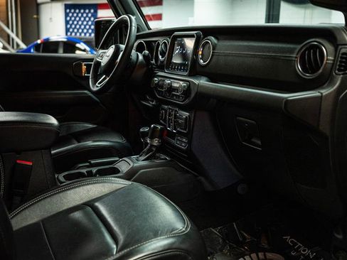 Used 2023 Jeep Wrangler Unlimited Sahara image 13