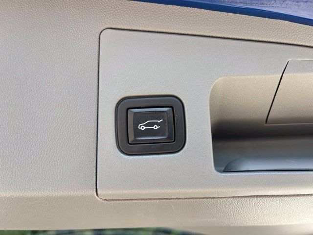 Used 2023 Cadillac XT5 Premium Luxury w/ Technology Package FWD image 7