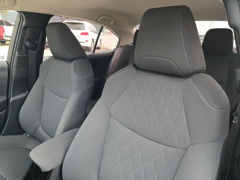 Used 2021 Toyota Corolla LE image 10