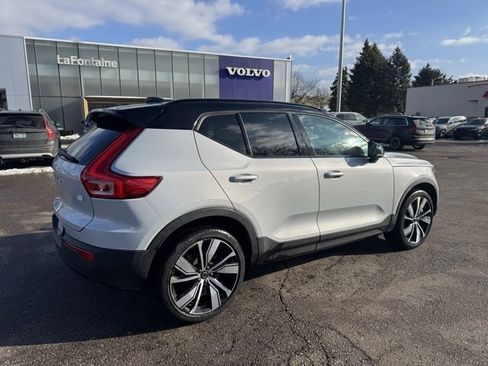 Used 2022 Volvo XC40 P8 Recharge Plus image 4