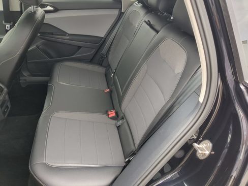 Certified 2023 Volkswagen Taos SE FWD image 16