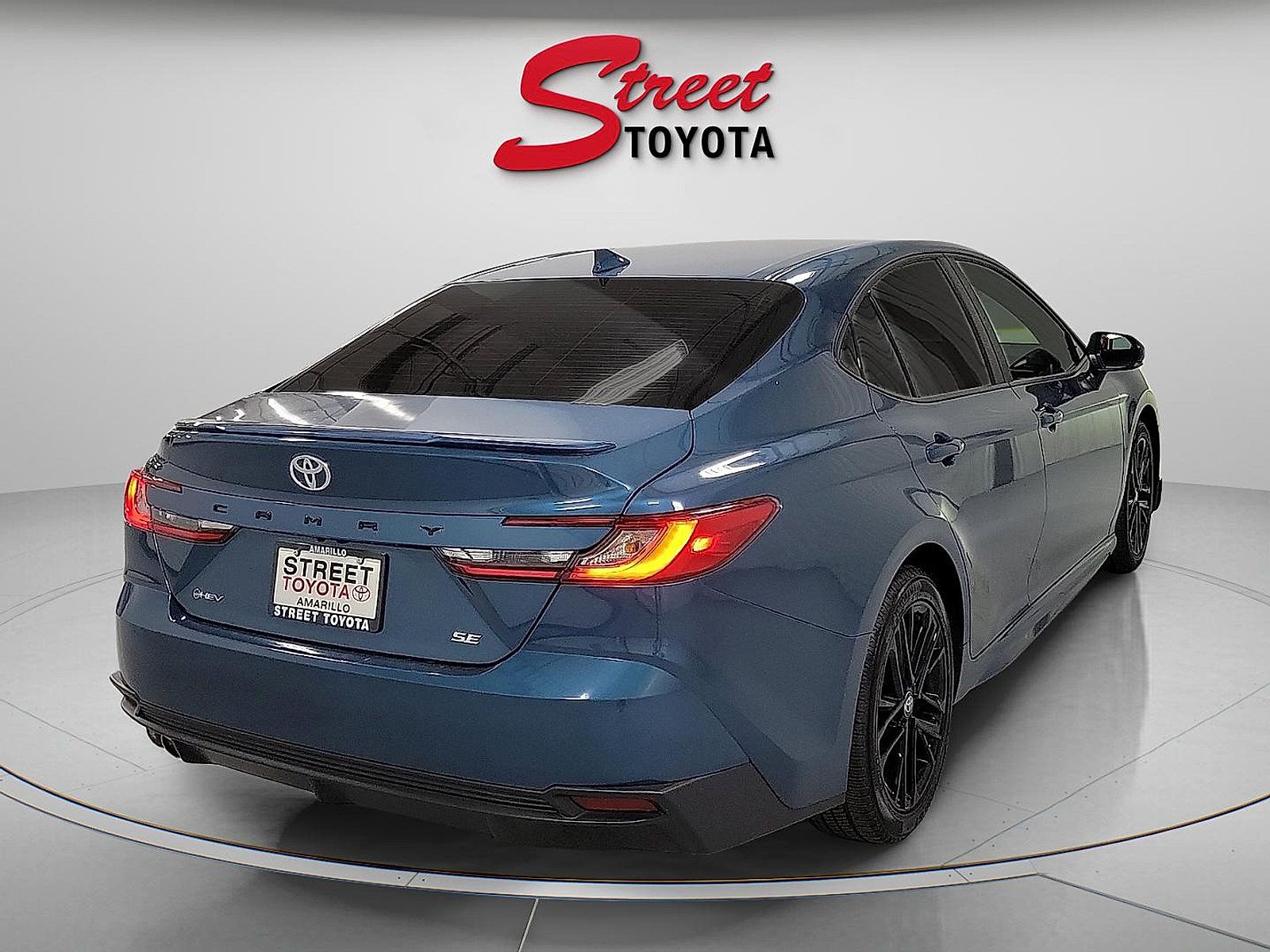 Used 2026 Toyota Camry SE FWD image 4
