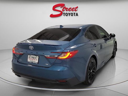 Used 2026 Toyota Camry SE FWD image 4