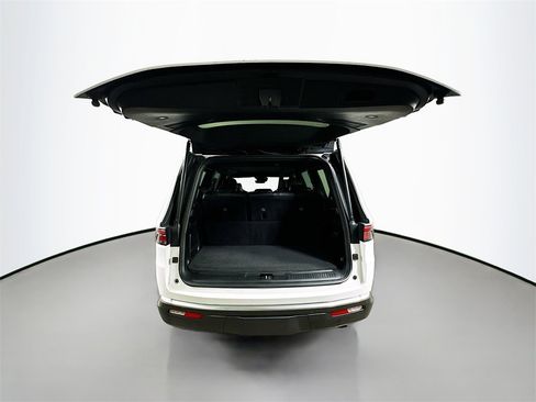 Used 2022 Jeep Wagoneer Series III w/ Premium Group I image 35