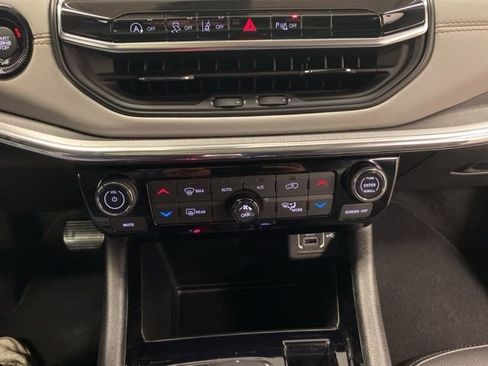 Used 2023 Jeep Compass Limited w/ Sun and Sound Group AWD/4WD image 12