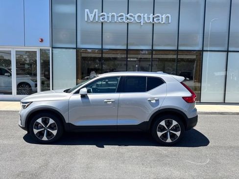 Certified 2025 Volvo XC40 B5 Plus AWD/4WD image 2