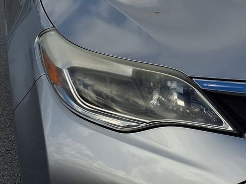 Used 2018 Toyota Avalon XLE Premium image 9