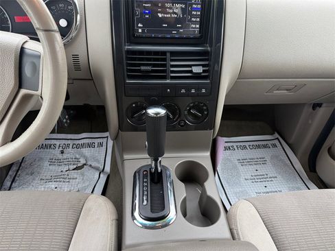 Used 2006 Ford Explorer XLT image 11