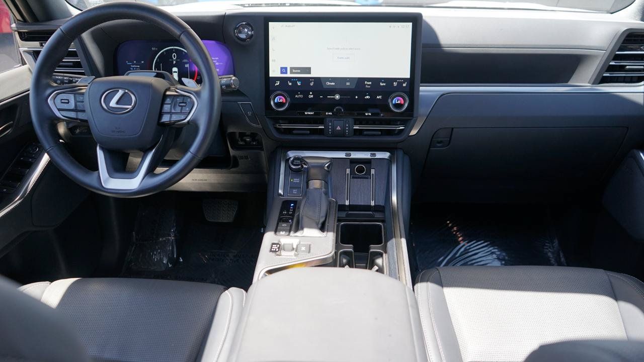Used 2024 Lexus GX 550 w/ Cold Area Package AWD/4WD image 11