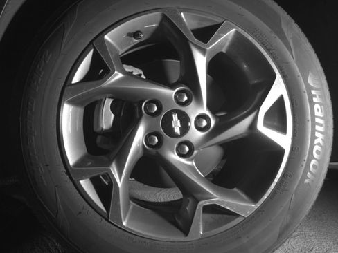 Used 2025 Chevrolet Trax LT FWD image 12