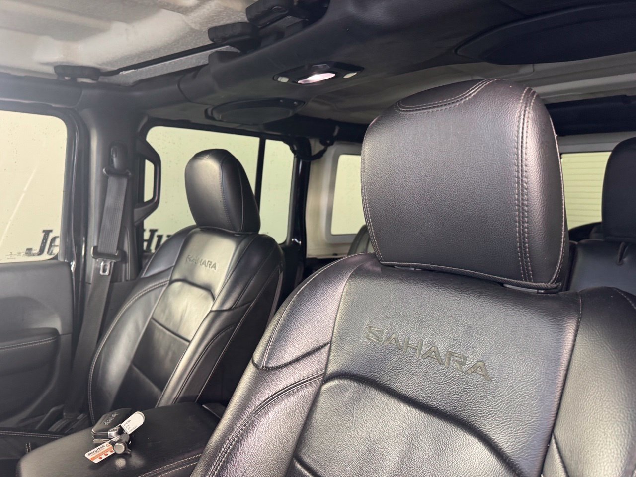 Used 2018 Jeep Wrangler Unlimited Sahara AWD/4WD image 11
