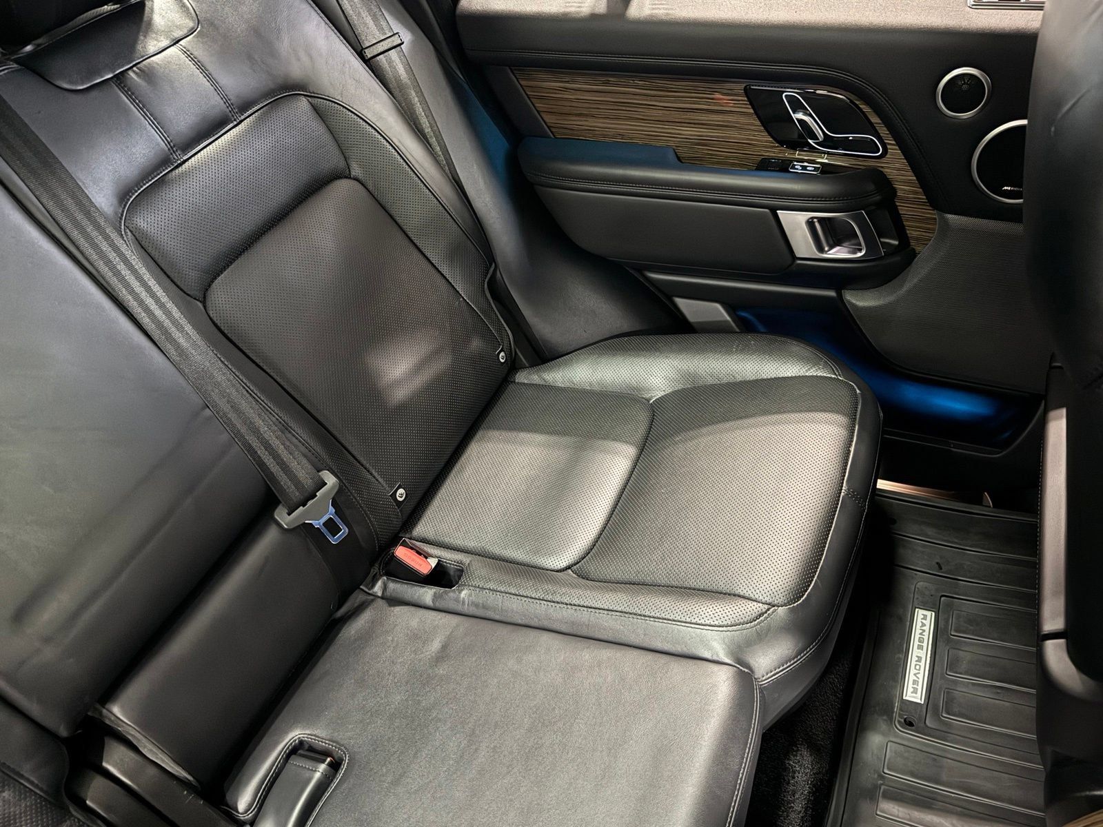 Used 2018 Land Rover Range Rover HSE AWD/4WD image 36