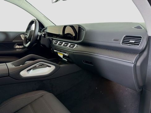 New 2026 Mercedes-Benz GLS 450 4MATIC image 32