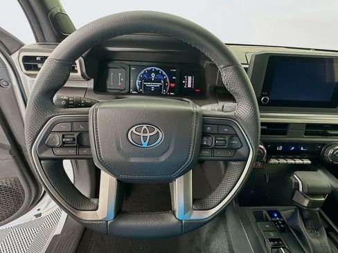 Used 2025 Toyota Tacoma SR5 image 11