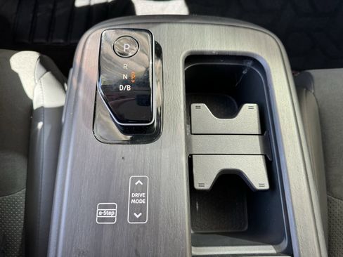 Used 2023 Nissan Ariya FWD image 25