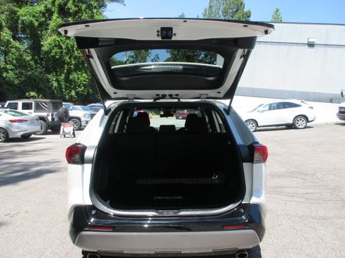 Used 2022 Toyota RAV4 SE w/ SE Grade Weather Package AWD/4WD image 18