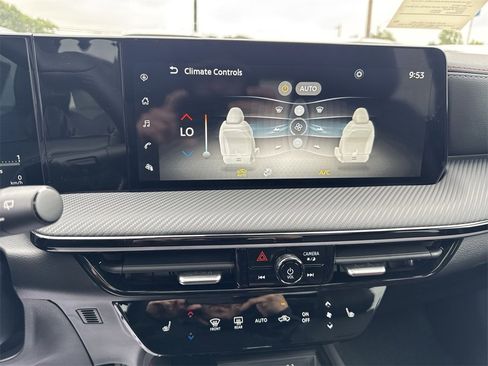 New 2025 Nissan Kicks SR w/ SR Premium Package image 19