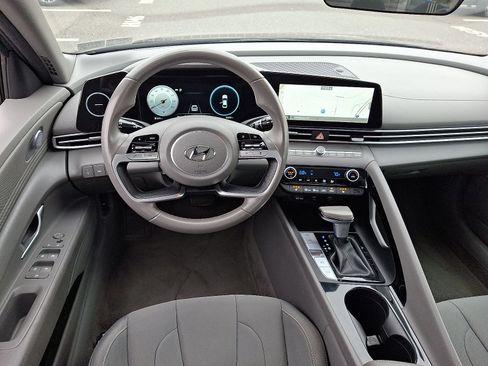 Certified 2023 Hyundai Elantra SEL w/ Convenience Package image 11