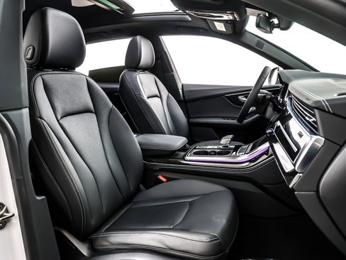 Used 2024 Audi Q8 Premium Plus image 8