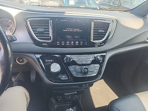 Used 2019 Chrysler Pacifica Touring-L w/ S Appearance Package FWD image 23