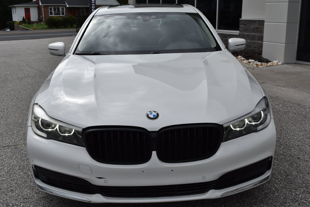Used 2019 BMW 740i xDrive AWD/4WD image 3