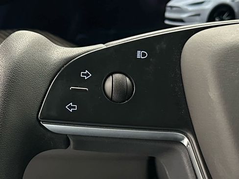 Used 2022 Tesla Model X Plaid image 27