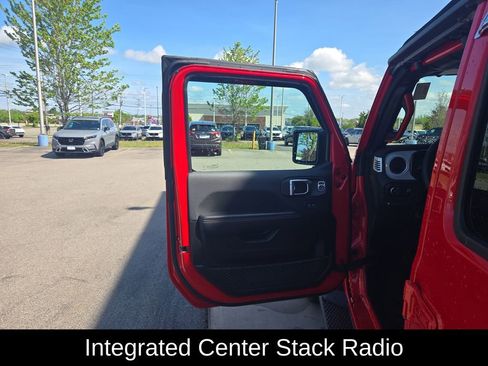 Used 2024 Jeep Wrangler Unlimited Sahara w/ Technology Group AWD/4WD image 12