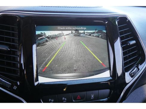 Used 2021 Jeep Cherokee Limited image 26