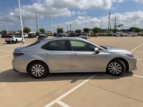 Used 2021 Toyota Camry LE FWD image 2
