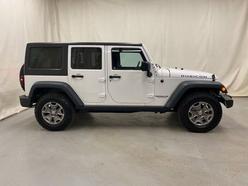 Used 2016 Jeep Wrangler Unlimited Rubicon w/ Connectivity Group AWD/4WD image 9