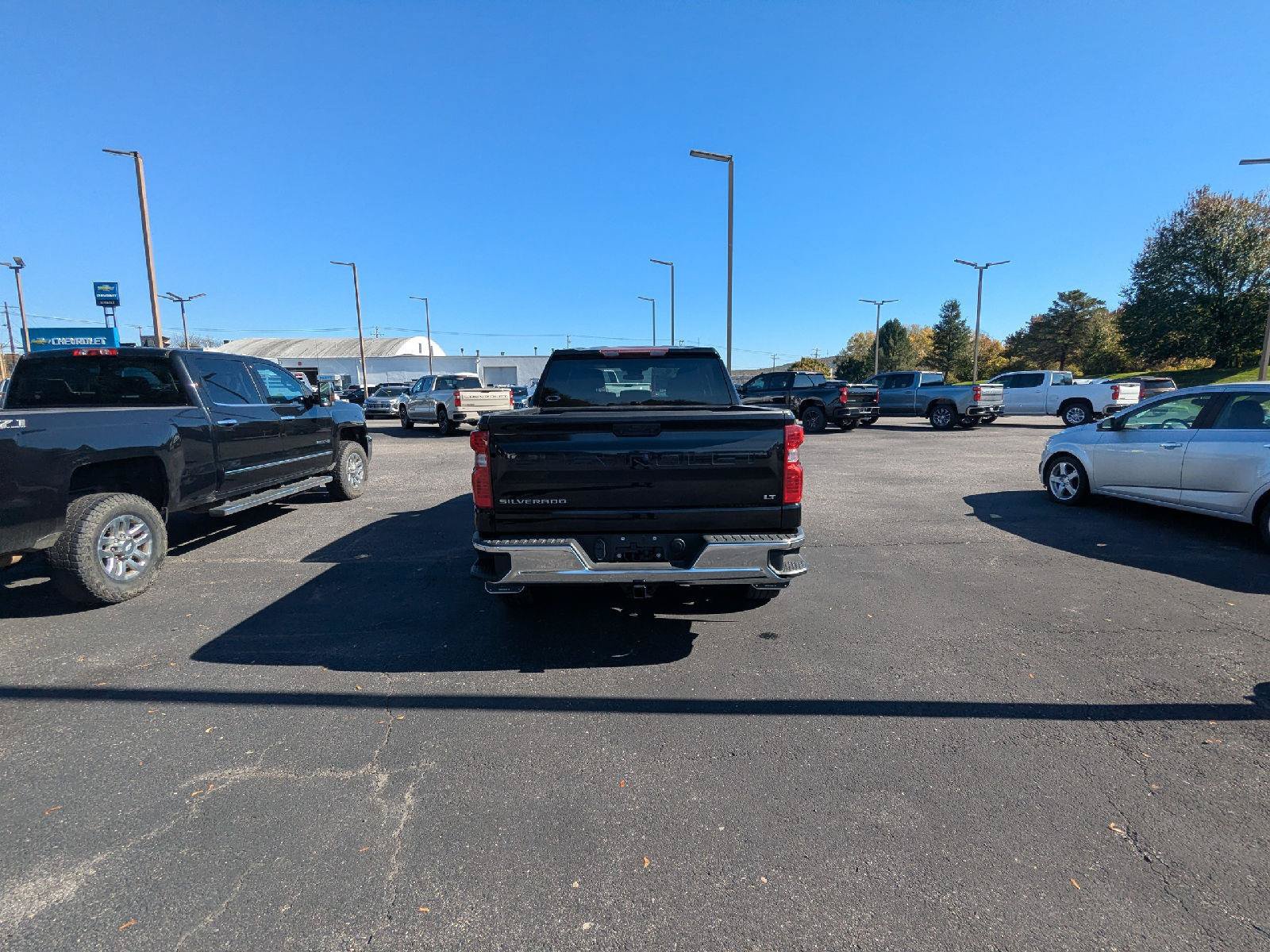 Used 2023 Chevrolet Silverado 1500 LT AWD/4WD image 7