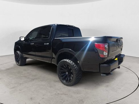 Used 2021 Nissan Titan PRO-4X w/ Pro-4x Convenience Package AWD/4WD image 7