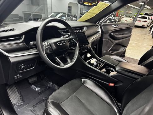 Used 2024 Jeep Grand Cherokee Altitude RWD image 36