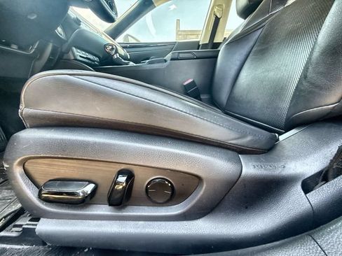 Used 2019 Lexus ES 350 w/ Premium Package FWD image 12
