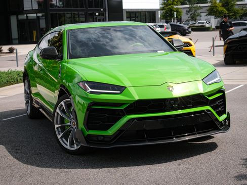 Used 2022 Lamborghini Urus AWD/4WD image 2