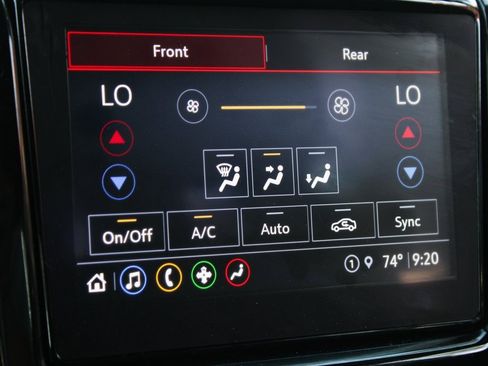 Used 2022 Chevrolet Traverse LT image 28