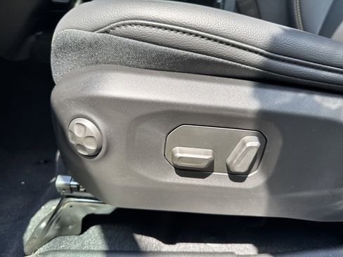 New 2025 Jeep Gladiator Sport w/ Premium Package image 12