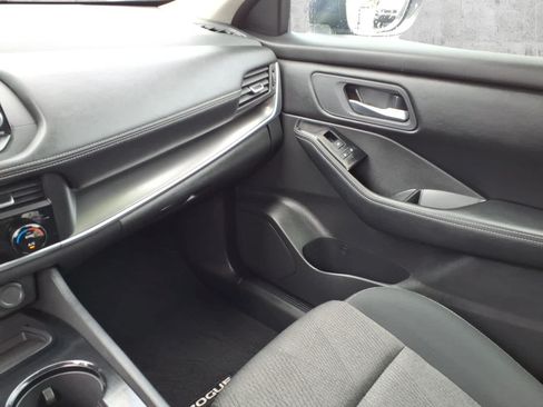 Used 2025 Nissan Rogue SV AWD/4WD image 21