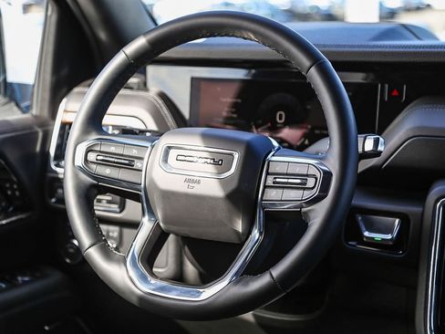 Used 2025 GMC Yukon XL Denali image 16