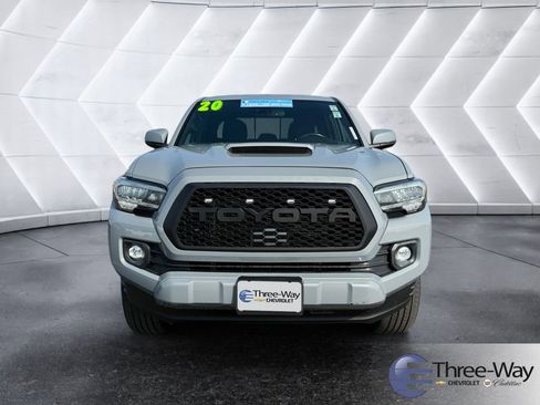 Used 2020 Toyota Tacoma TRD Sport w/ Technology Package image 8