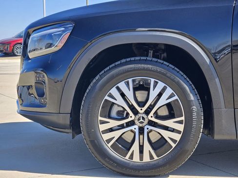 Used 2025 Mercedes-Benz GLB 250 4MATIC image 13