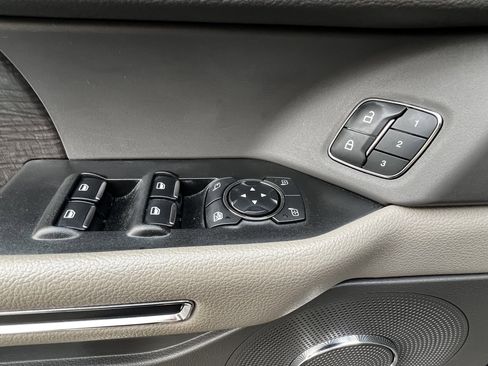 Used 2021 Ford Expedition Limited image 14