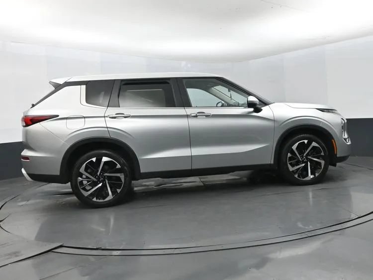 Used 2024 Mitsubishi Outlander FWD image 4